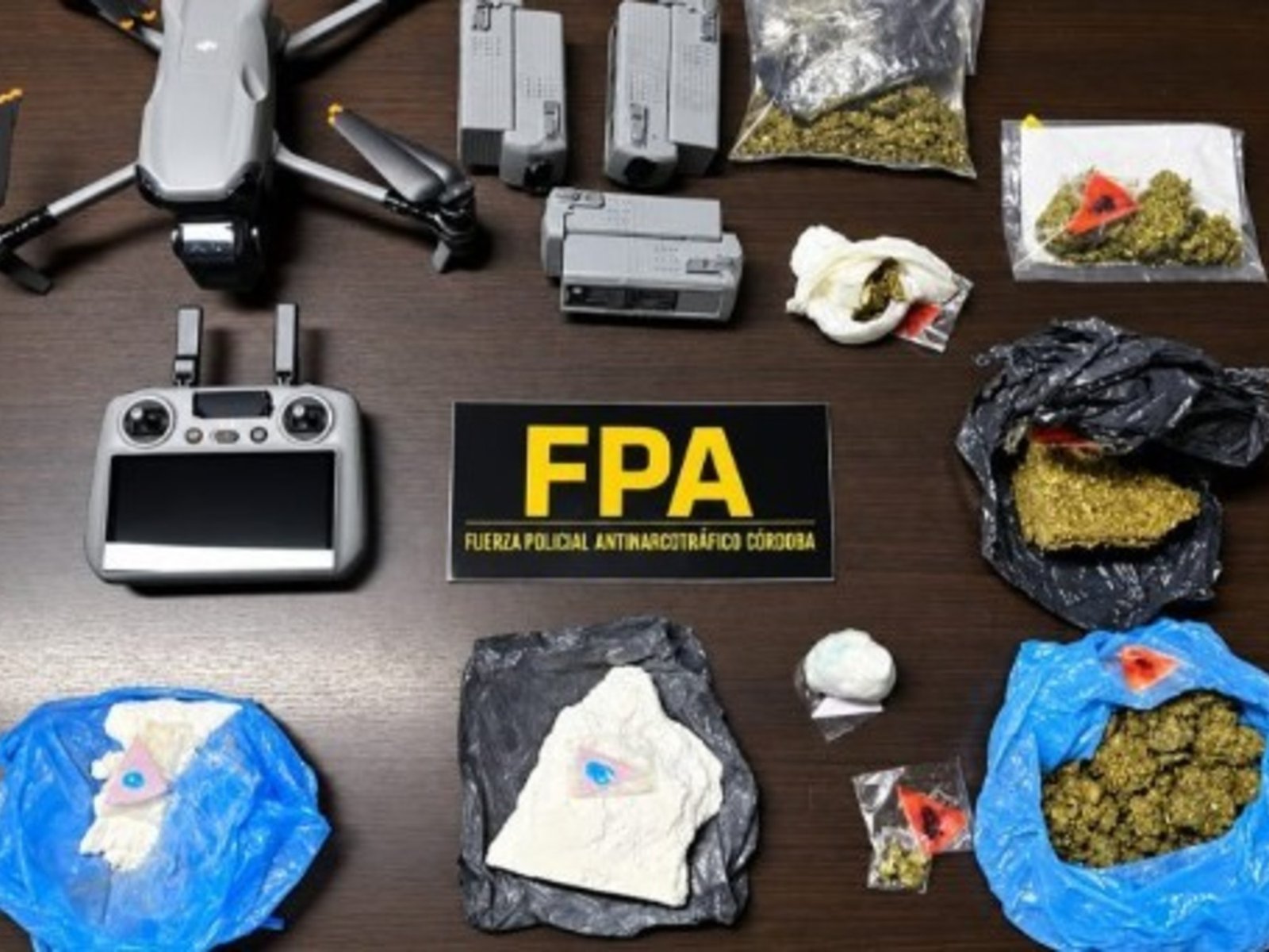 Narcodrones en Córdoba: secuestran cocaína, marihuana y armas tras desarticular una banda que ingresaba droga a las cárceles