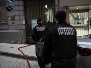 Las condiciones que pusieron los presos para liberar al policía tomado como rehén en una comisaría porteña: “Acá no tenemos nada”