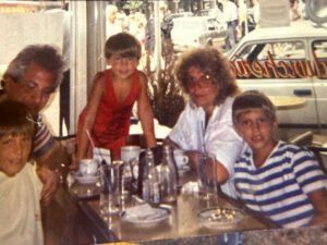 Masacre de Flores: qué tiene y qué le falta a la miniserie de HBO sobre uno de los casos más brutales de la historia criminal argentina