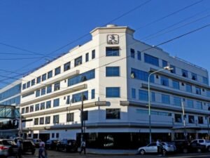 Habló la madre del bebé de 12 días que murió tras caerle una palta en la cabeza en Quilmes: “Vinieron a escondidas a podar los árboles”
