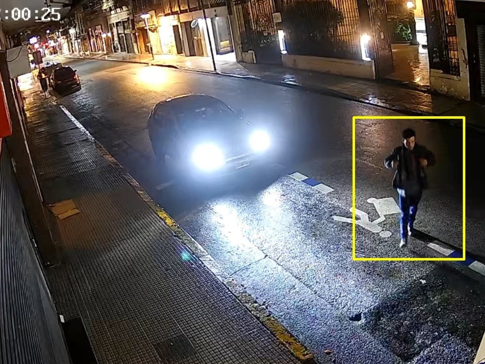 Video: así salió del edificio de Retiro el acusado de matar a una joven tras una cita sexual