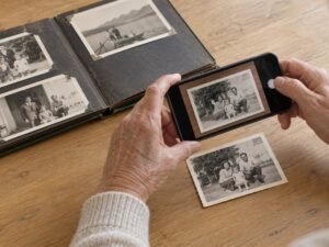 Del álbum al celular: paso a paso, cómo digitalizar, conservar y compartir antiguas fotos familiares