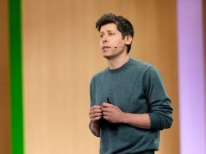 Detuvieron a un ingeniero de OpenAI por instalar un dispositivo para espiar reuniones: lo descubrieron con inteligencia artificial