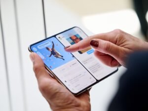 El iPhone Duo salió a la venta entre críticas: por qué el plegable de US$ 2.000 no convence a los expertos